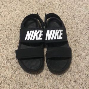 Nike tanjun sandals